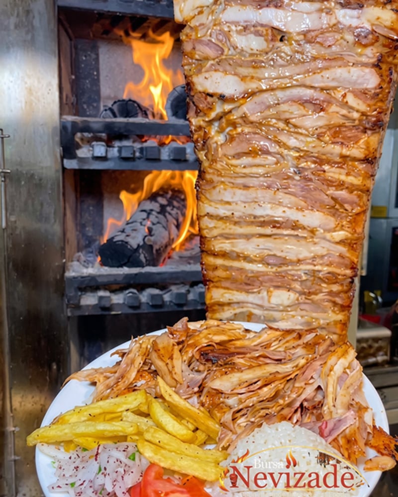 Odun ateşinde pişmiş tavuk döner tabağı